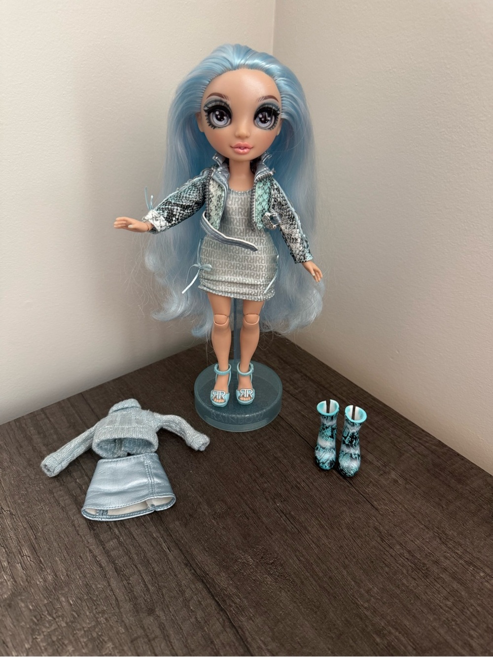 🩵 Rainbow High Series 3 Gabriella Icely Doll – Ice Cold Fashion! 🩵